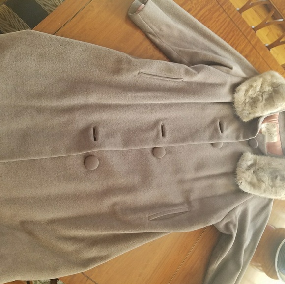 VINTAGE beautiful womens coat with mink collar - Picture 2 of 6